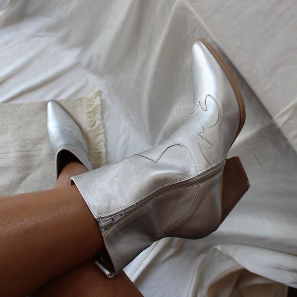 🆕The Jane// Silver Metallic western style boot - Picture 10 of 15